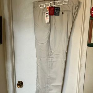 Mens 40x30 Chaps Classic Fit Flat Front slacks Wrinkle and Stain resistant